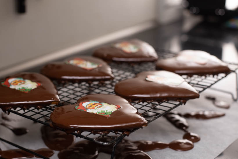 Gingerbread hearts with tempered chocolate on top - made with this recipe!