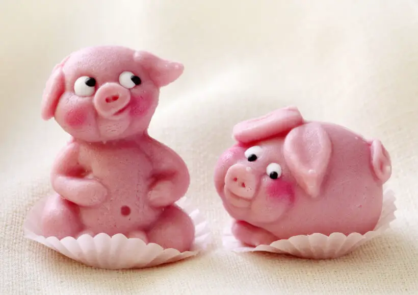 marzipan pigs which are often used as the almond present, mandelgave