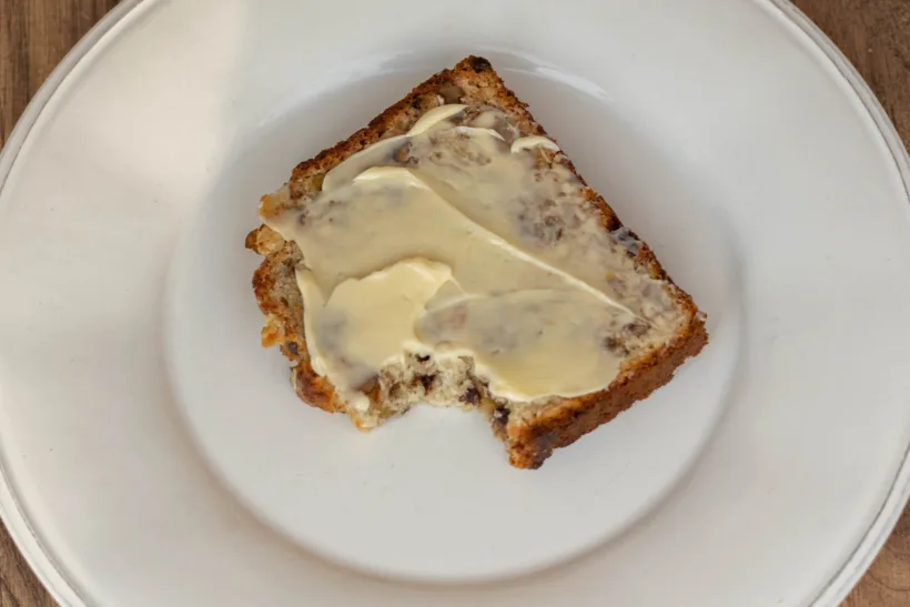 eat banana bread with lots of butter