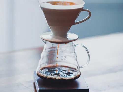https://foodgeek.dk/wp-content/uploads/2023/08/v60-pourover-coffee-recipe-500x375.webp